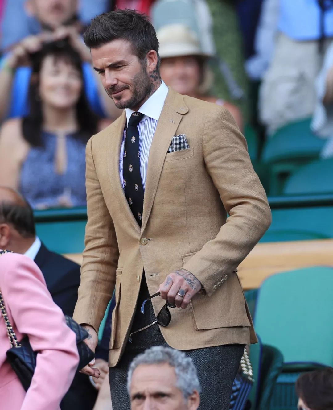 爱游戏APP包含Doinb回归赛场，高光表现首场状态亮眼，拜仁观众沸腾！的词条