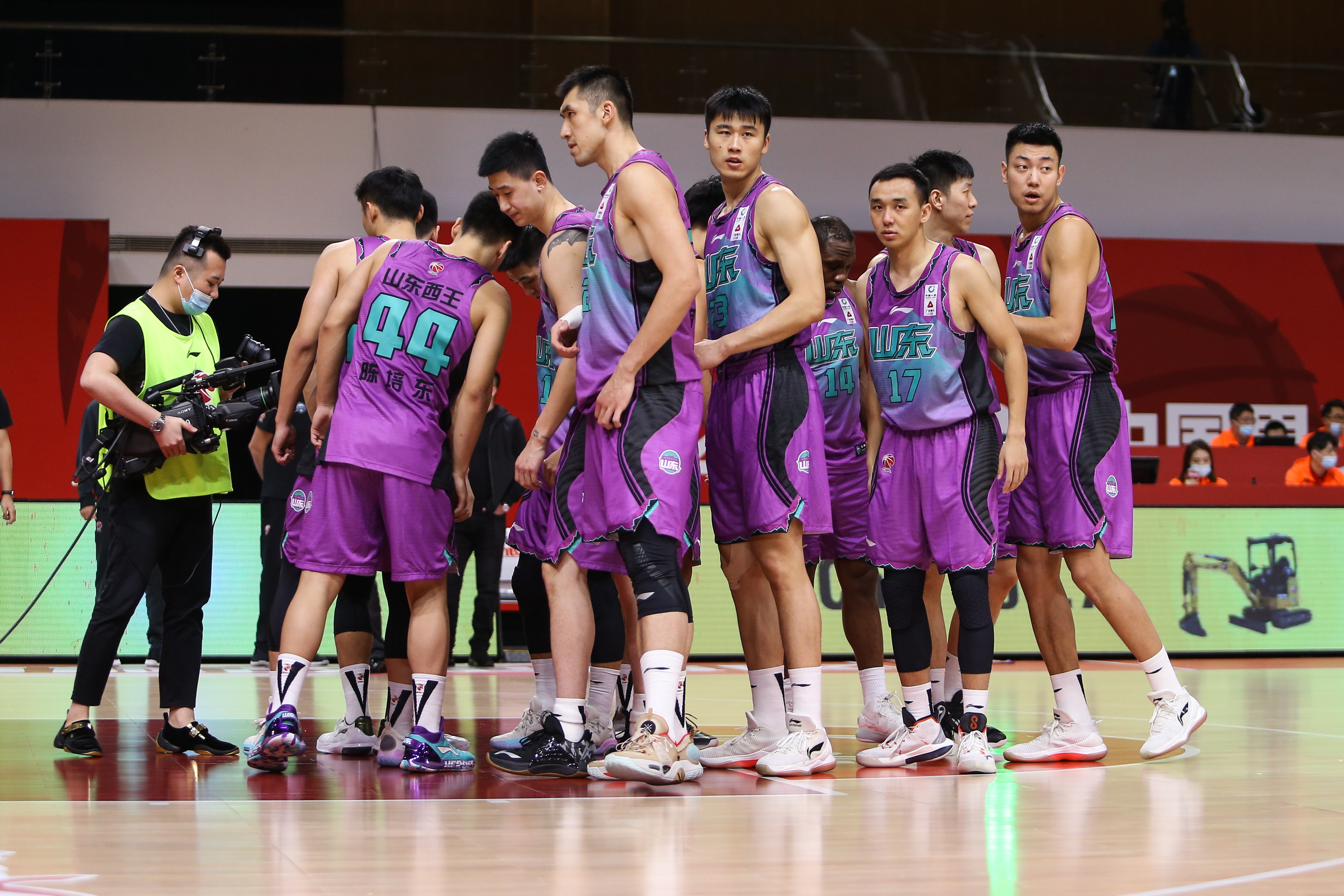 爱游戏体育官网包含山东男篮迎CBA季后赛关键赛，赛后手感冰凉，震撼外界，球队文化再被提及的词条